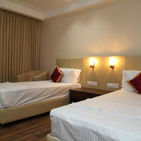 Hotel Skanda Palace Thiruttani 외부 사진