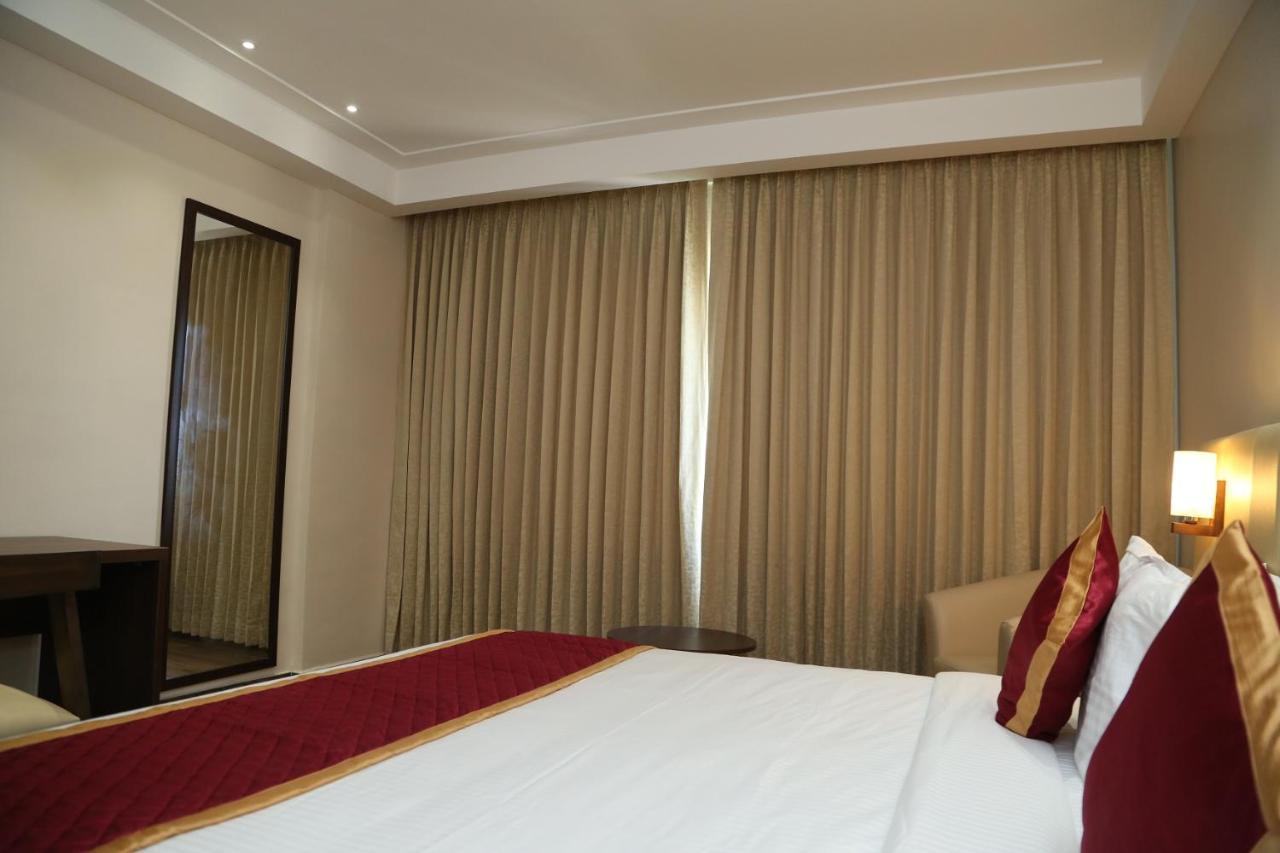 Hotel Skanda Palace Thiruttani 외부 사진